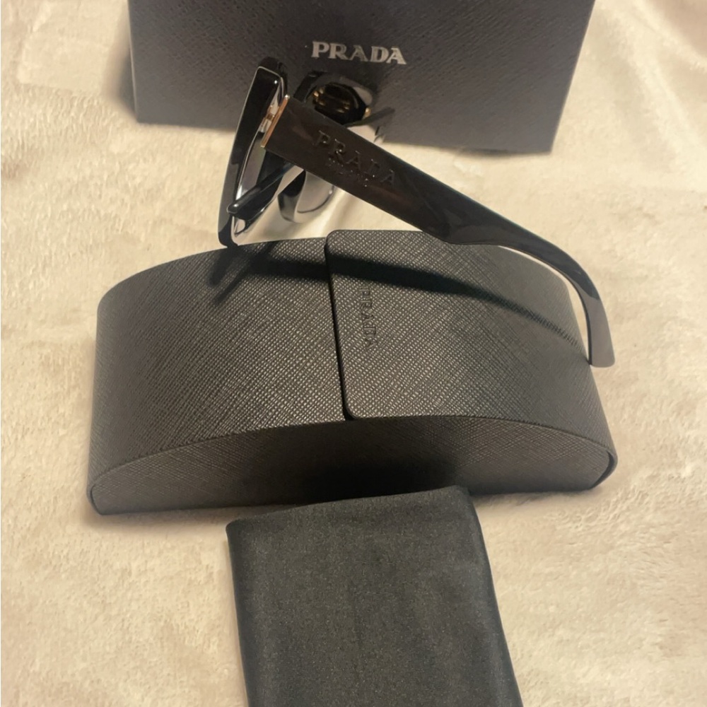 PRADA GLASSES - Picture 3 of 6